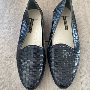Trotters Women's Black Woven Flats